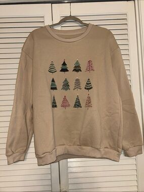 SHEIN Beige Crewneck Sweatshirt with Festive Tree Print